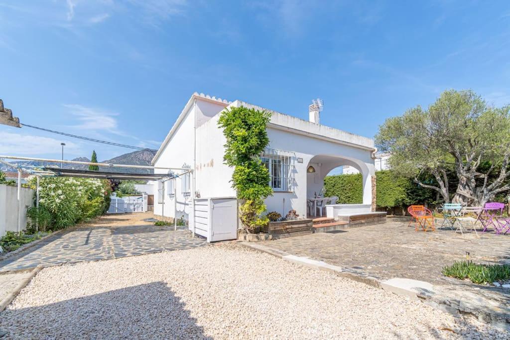 Vila Mb1-House With Big Garden ,Swimming-Pool, & Barbacue In Roses Exteriér fotografie