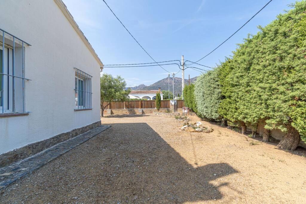 Vila Mb1-House With Big Garden ,Swimming-Pool, & Barbacue In Roses Exteriér fotografie